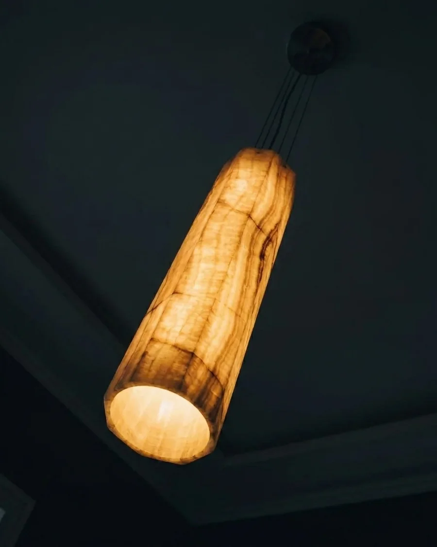 Kirana 01 in Backlit Onyx — seen from another angle
